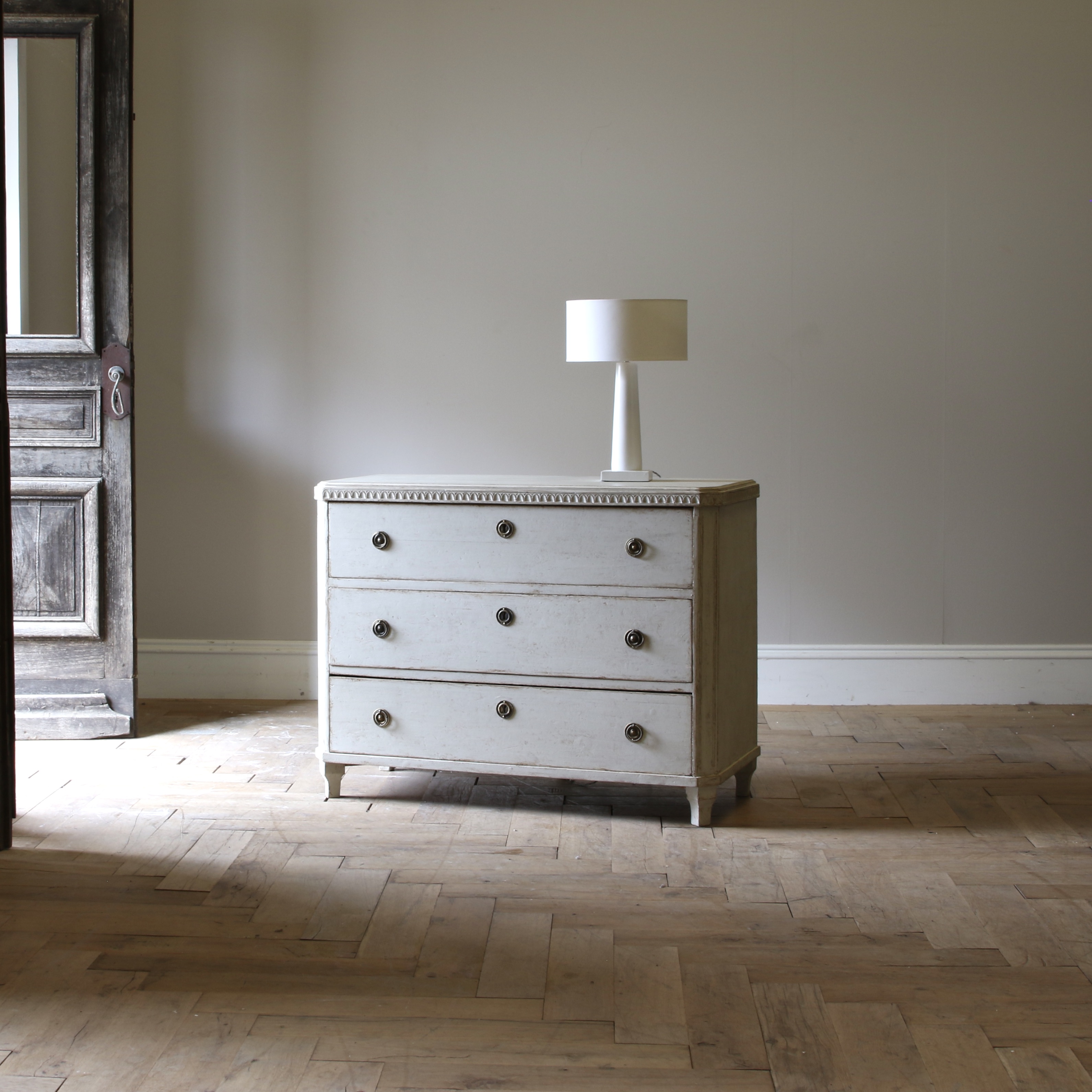 152-93 - Swedish Commode